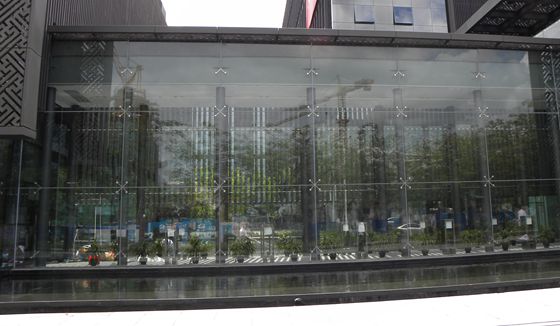 駁接爪玻璃幕墻應用在茶餐廳的外墻 駁接爪玻璃幕墻應用在茶餐廳的外墻