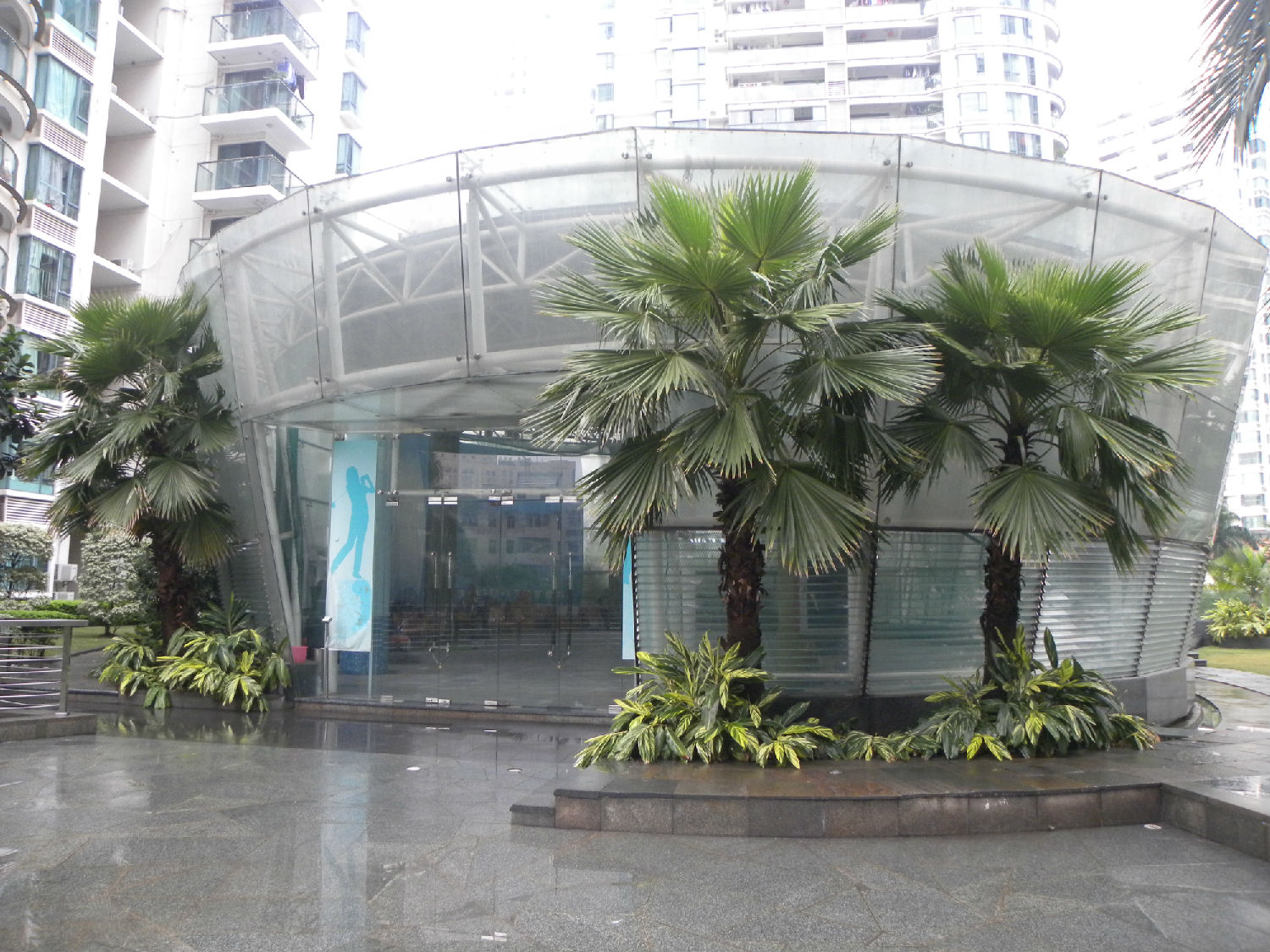 中空玻璃駁接頭在鴻翔花園會所的工程案例圖