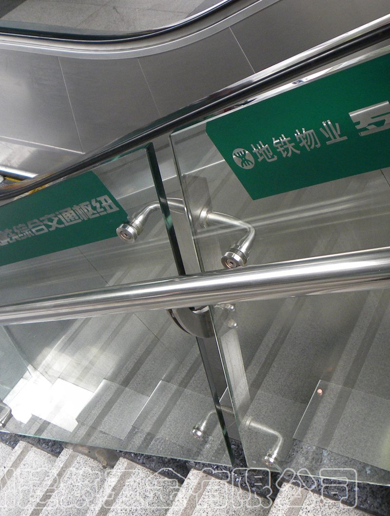 不銹鋼工程立柱在深圳地鐵的運(yùn)用 不銹鋼工程立柱在深圳地鐵的運(yùn)用