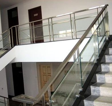 不銹鋼樓梯立柱在家居安裝實例 不銹鋼樓梯立柱在家居安裝實例