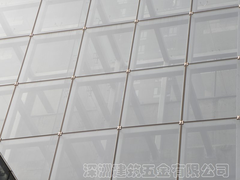 使用免開孔駁接件的玻璃幕墻高層建筑物 使用免開孔駁接件的玻璃幕墻高層建筑物