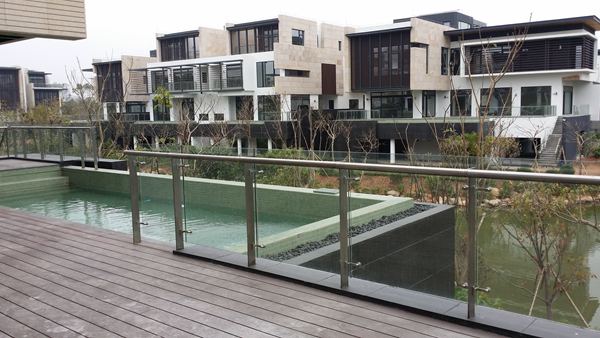 別墅不銹鋼欄桿立柱