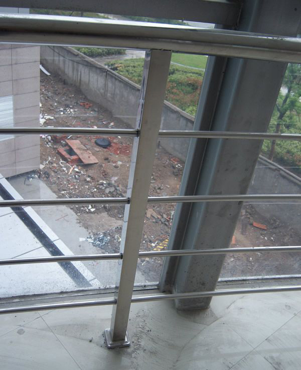 1411527290.jpg 不銹鋼立柱安裝定位圖