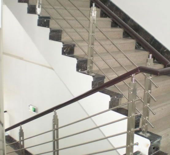 304材質的不銹鋼樓梯立柱 304材質的不銹鋼樓梯立柱