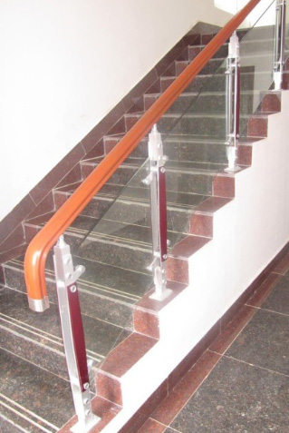 夾木不銹鋼樓梯立柱工程案例 夾木不銹鋼樓梯立柱工程案例