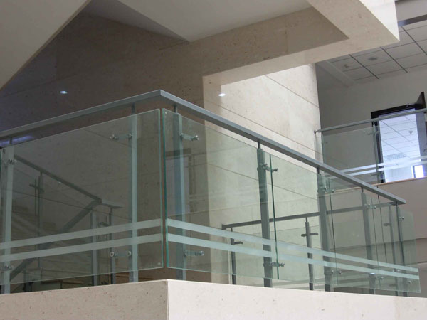 室內(nèi)304材質(zhì)不銹鋼立柱 室內(nèi)304材質(zhì)不銹鋼立柱