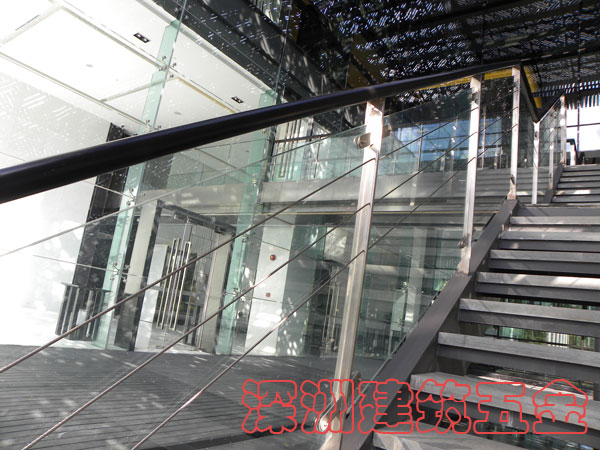 福年廣場(chǎng)不銹鋼樓梯立柱工程安裝案例 福年廣場(chǎng)不銹鋼樓梯立柱工程安裝案例