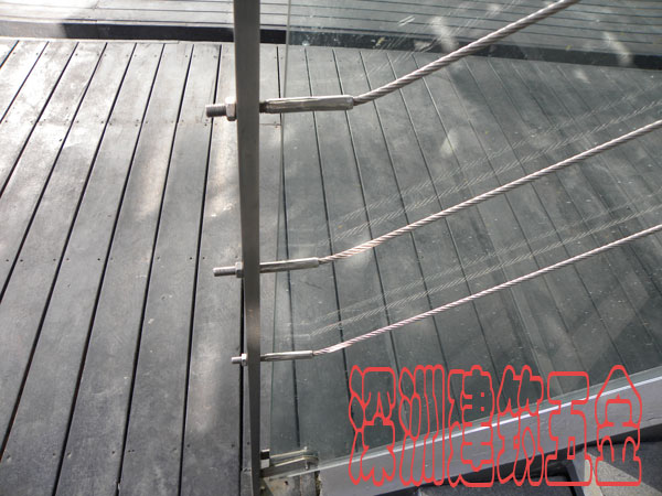 采用螺桿端索拉頭的不銹鋼工程立柱安裝效果圖 采用螺桿端索拉頭的不銹鋼工程立柱安裝效果圖