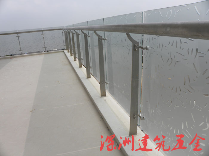 豪生酒店觀光陽臺不銹鋼護(hù)欄立柱安裝效果圖 豪生酒店觀光陽臺不銹鋼護(hù)欄立柱安裝效果圖
