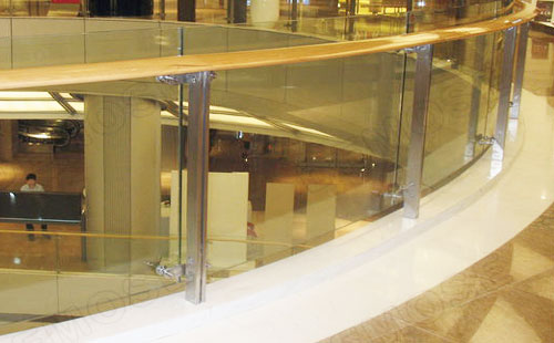 酒店316不銹鋼樓梯立柱安裝效果圖 酒店316不銹鋼樓梯立柱安裝效果圖