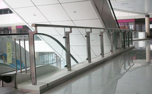 商場最新不銹鋼樓梯欄桿圖片