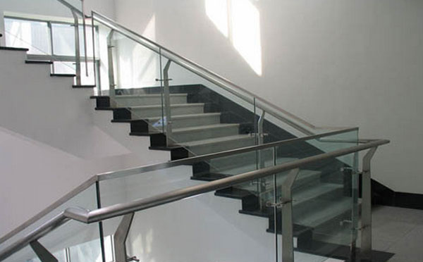 半玻璃式護(hù)欄裝修效果圖 半玻璃式護(hù)欄裝修效果圖