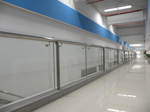 不銹鋼扶手立柱安裝效果圖 不銹鋼扶手立柱安裝效果圖