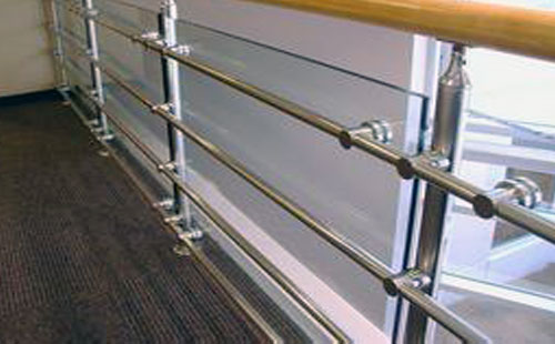 陽臺不銹鋼玻璃欄桿安裝效果圖 陽臺不銹鋼玻璃欄桿安裝效果圖