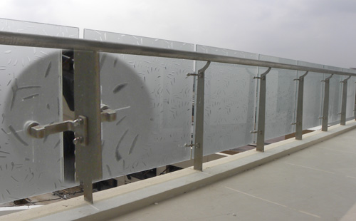 陽(yáng)臺(tái)不銹鋼玻璃欄桿 陽(yáng)臺(tái)不銹鋼玻璃欄桿