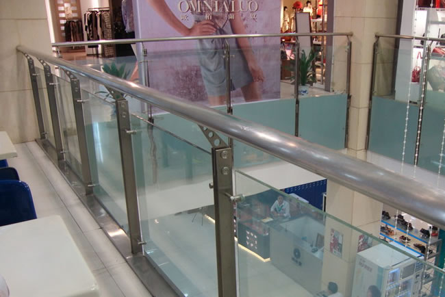 護(hù)欄立柱 護(hù)欄立柱