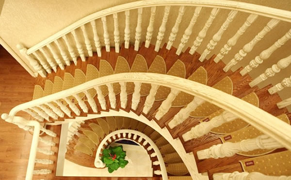 黃色實(shí)木樓梯扶手安裝效果圖 黃色實(shí)木樓梯扶手安裝效果圖