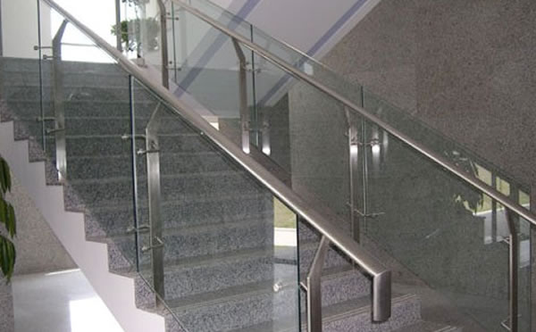 不銹鋼玻璃樓梯扶手安裝效果圖 不銹鋼玻璃樓梯扶手安裝效果圖