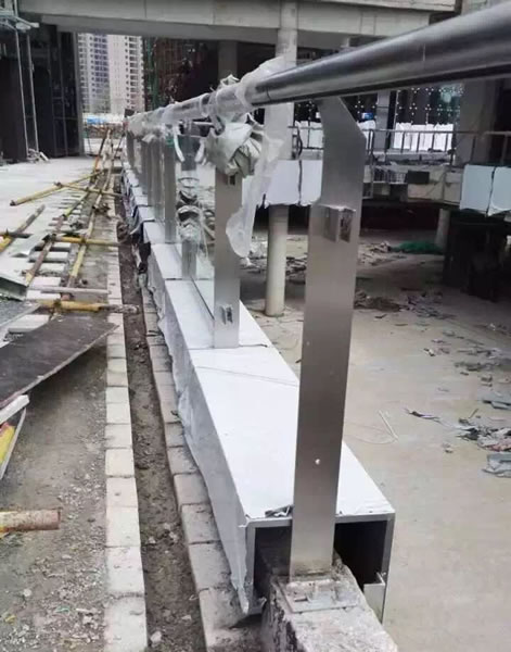 不銹鋼欄桿立柱