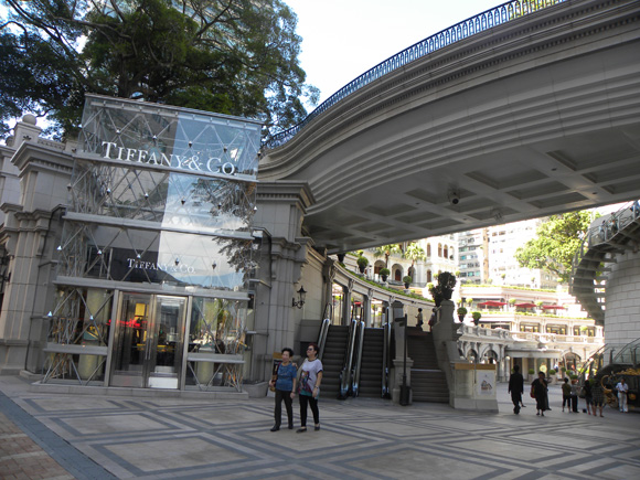 玻璃幕墻配件在香港城的工程案例